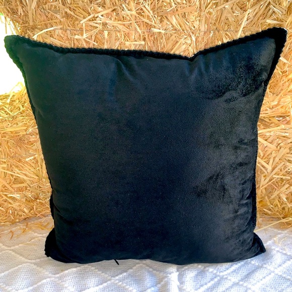 Halloween Decor Pillow Resting Witch Face- NWT - Picture 5 of 5